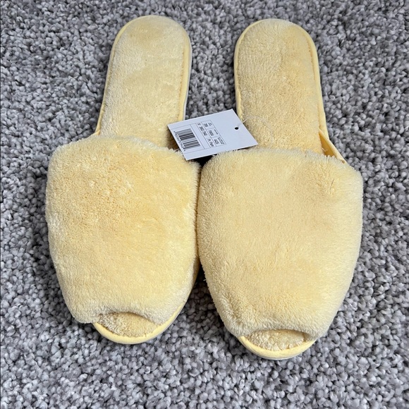 Woman’s Slip-on Slippers Yellow Soft Lightweight Size Large (9-10) NWT - Picture 7 of 12